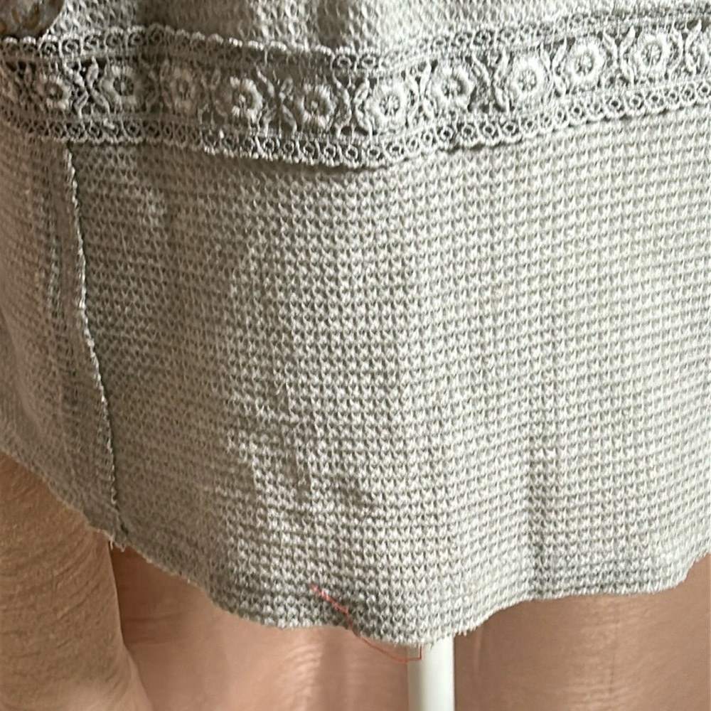 POL, Lace Trim Gray Cami Top MED - Picture 10 of 13